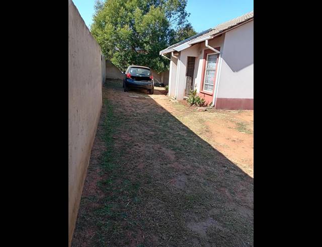 2 BEDROOM HOUSE FOR SALE IN LENASIA SOUTH